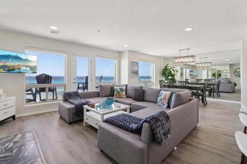 Modern Coastal Escape Breathtaking Ocean