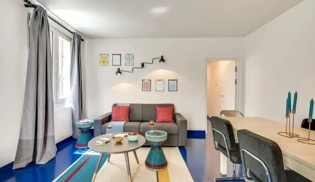 Modern & colourful 3BD for 9 guests in Le Marais!
