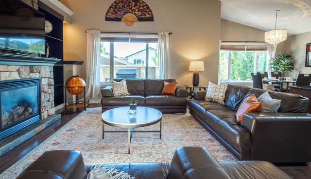 Modern Comfort, cozy family home for work & leisure in the luxurious Southside