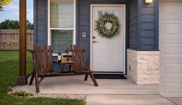 Modern Comfort Meets Convenience at Temple Twin Retreat