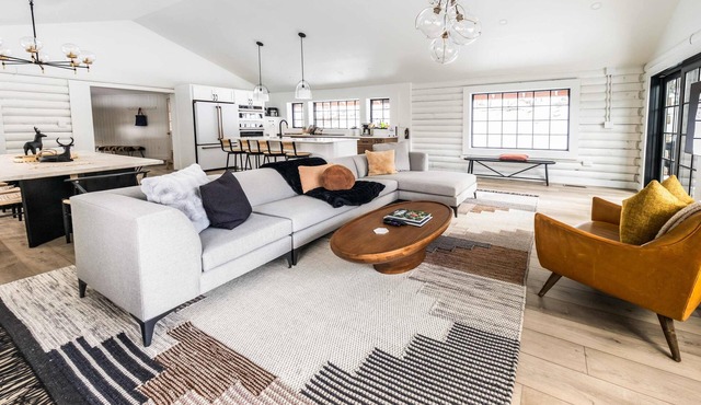 Modern Comfort Timeless Charm - Log Cabin Retreat