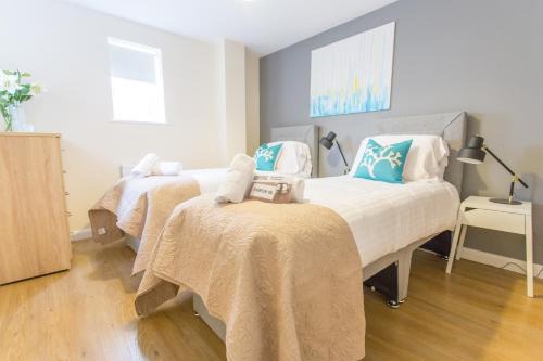 Modern Comfortable 2 & 3 Bed Apartments, Free Parking, Wifi, Headington, Close to Hospitals, Science Park & Brookes University