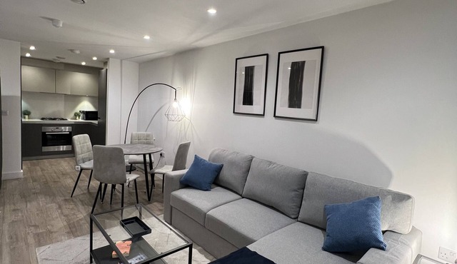 Modern comfortable flat in heart of Stockwell 10 minutes to Oxford Circus