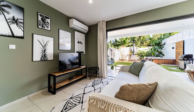 Modern, comfortable villa with jacuzzi