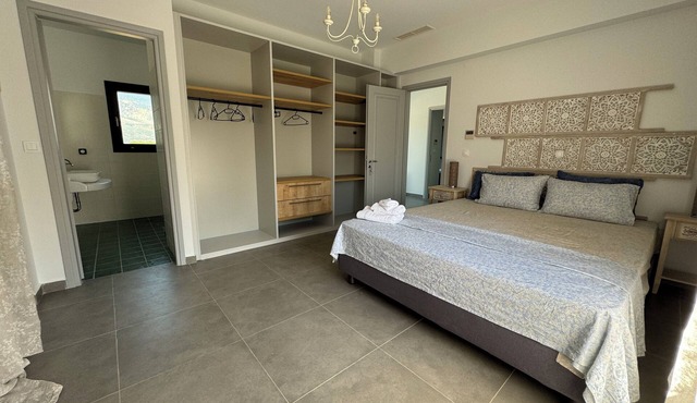 Modern comfortable villa groups from 6-14 persons,extra long flexy beds BBQ,Pool