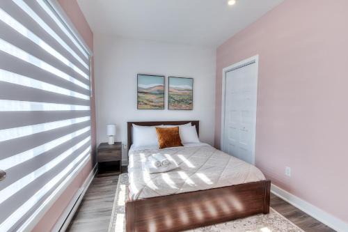 Modern Comforts 3 Bedroom & Full Kitchen & Wifi & Easy Montreal Access