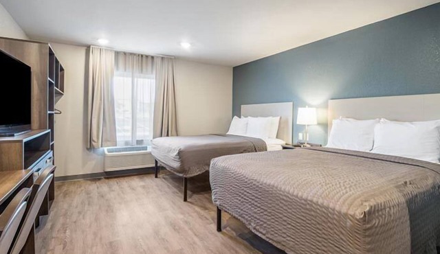 Modern Comforts in a Charming Locale! Full Kitchen, Pets Allowed, Free Parking!