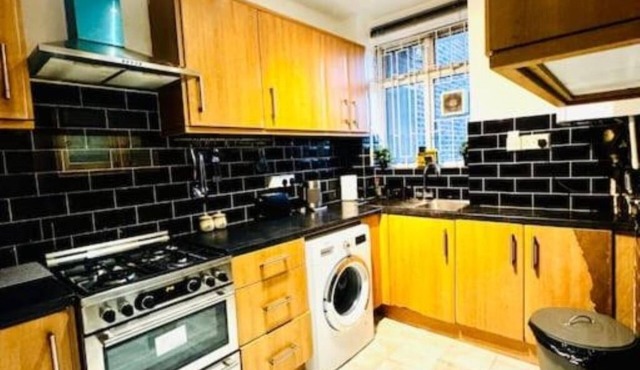 Modern Comforts in the Heart of London – Spacious 3-Bedroom Flat