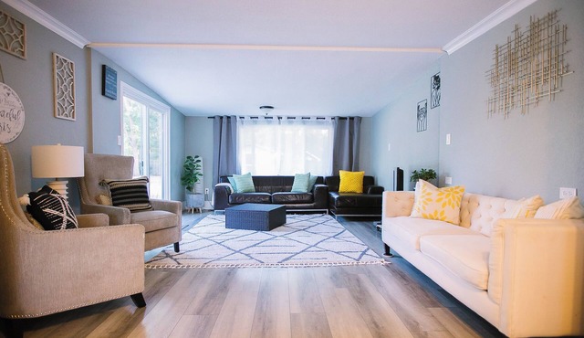 Modern&Comfy 5beds-3 king-1Q -1Full -3baths-full kitchen nearby American River