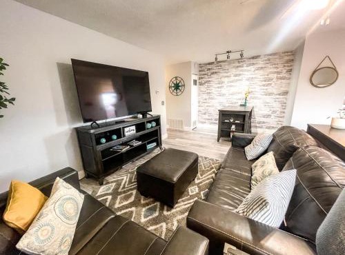 Modern Condo Central Huron Boat Basin Area