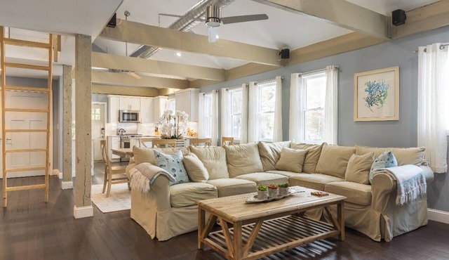 Modern Condo in Historic Marblehead, Walk everywhere, Parking, A/C, Deck & Grill
