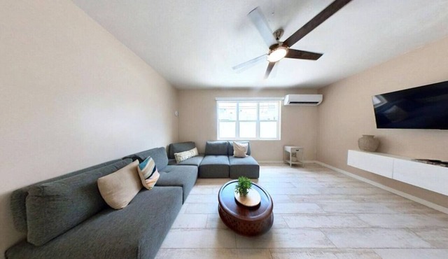 Modern Condo, Kitchen, 1 Block Walk to Beach!