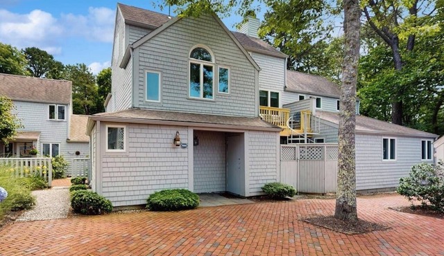 Modern condo near golf & beach with AC, deck, W/D and board games