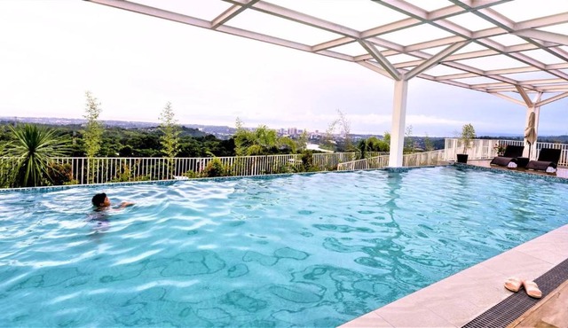 Modern Condo with pool and gym