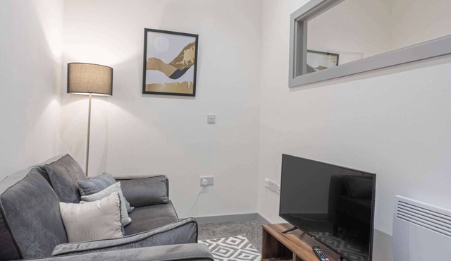 Modern & Convenient 1 Bedroom Apartment in Dudley