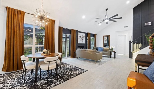 Modern Convenient Stay Near IAH Airport Comfort & Style Await