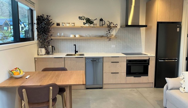 Modern, Cosy, Clean Apartment in Peaceful Area