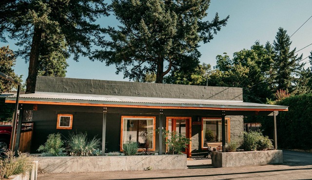 Modern cottage centrally located with private access to the Rogue River!
