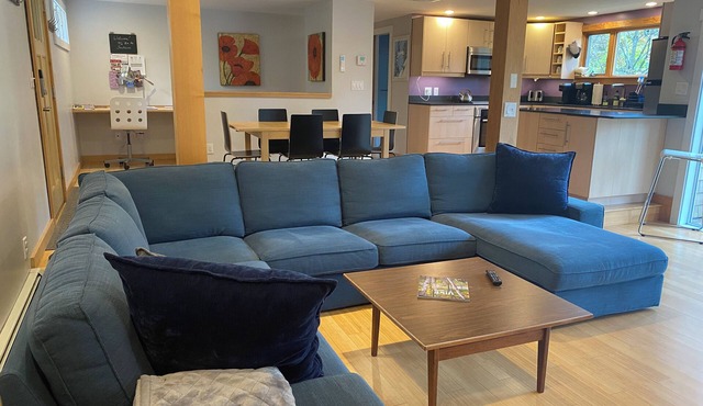 Modern Cottage Jackson, NH. Minutes from Hiking, Shopping, Storyland, Skiing