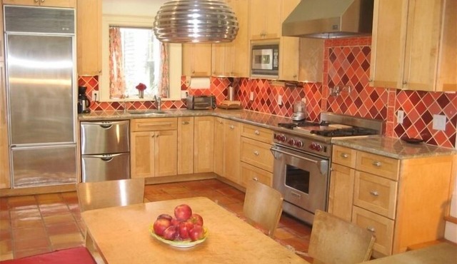 MODERN COUNTRY HOME -1 mile Rhinebeck village