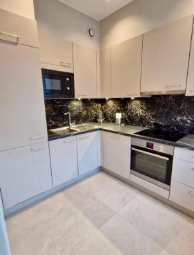 Modern cozy flat close to Attractions & Transport