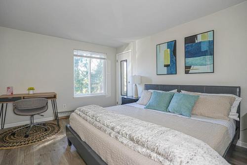Modern Cozy next to Microsoft, Queen Bed, Parking