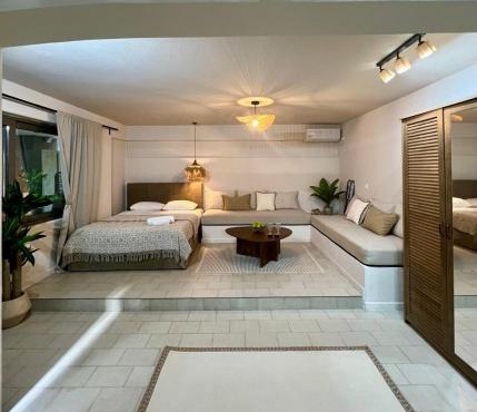 Modern & Cozy Studio for 2 in Saronida Steps from the Beach