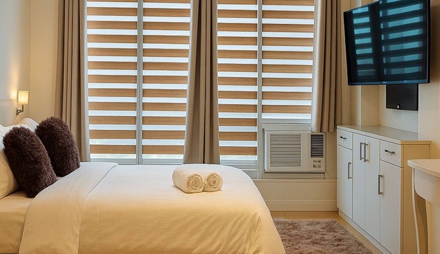 “Modern Cozy Unit with Balcony & Fast Wi-Fi – Near SM Bicutan”