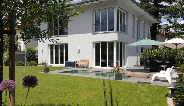 Modern, cozy villa with pool and garden