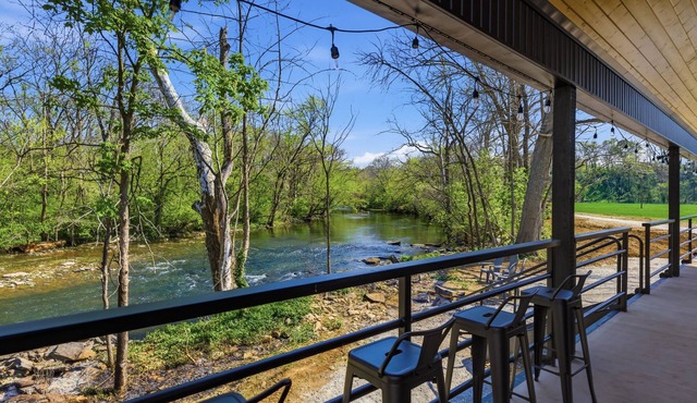 Modern creekside cabin on 32 private acres. 15 minutes from Buffalo Trace!