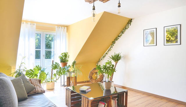 Modern, cozy & central - kitchen, parking space, Netflix & more