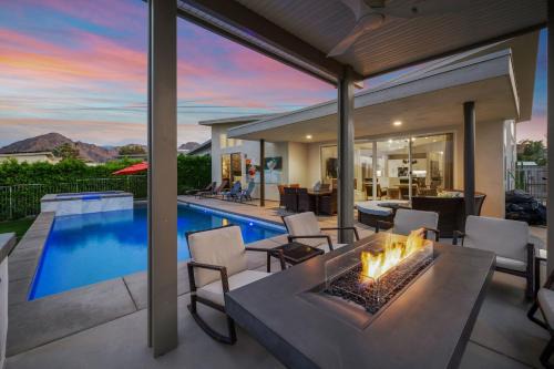 Modern Desert Retreat with private pool spa EV charger near Tennis Garden