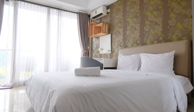Modern Designed And Strategic Studio Room At Beverly Dago Apartment