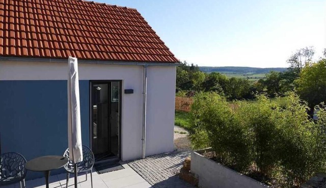 Modern detached vacation home for two on the edge of the village in the Bavarian Rhön.