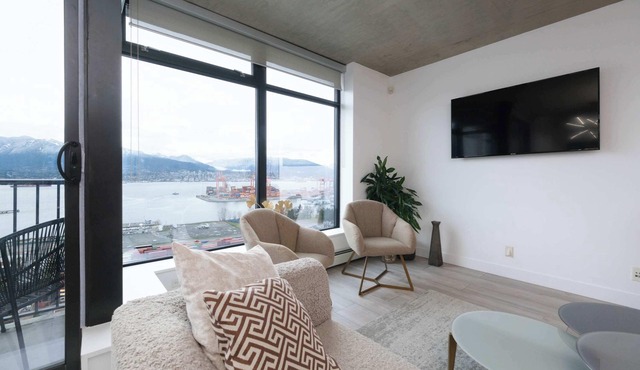 Modern Downtown Apartment with Stunning Water Views