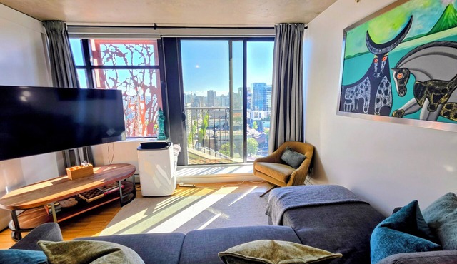 Modern Downtown Home Flexible Accommodation