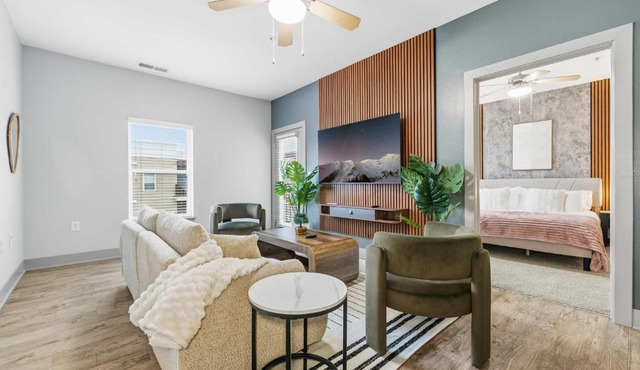 Modern Downtown Indy 2BR Free Parking Walk to Lucas Oil & March Madness