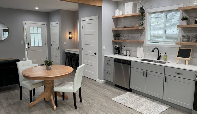 Modern Downtown Studio - FullyRenovated 1bed/1bath