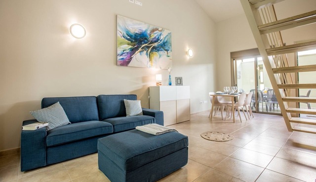 Modern duplex townhouse with 2 bedrooms and garage next to the beach
