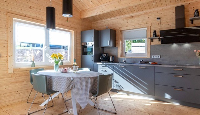 Modern en Rustig Gelegen met Overdekt Terras, Dichtbij de Diemelsee