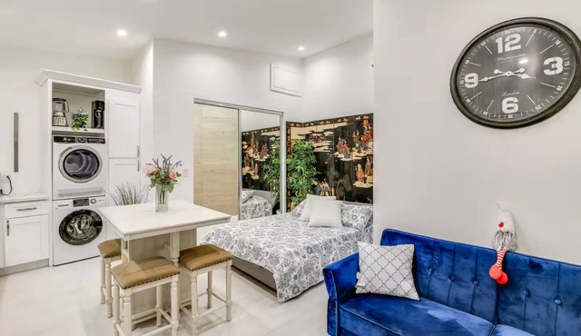 Modern East LA Studio-Private Patio-Dodgers/DTLA