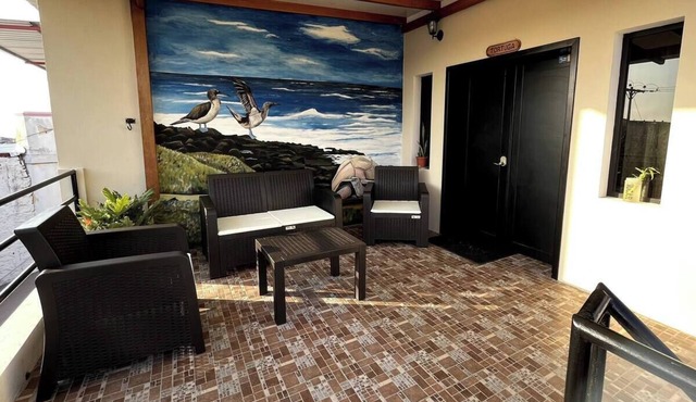 Modern w/Balcony Apt, 5min away FROM SEA!