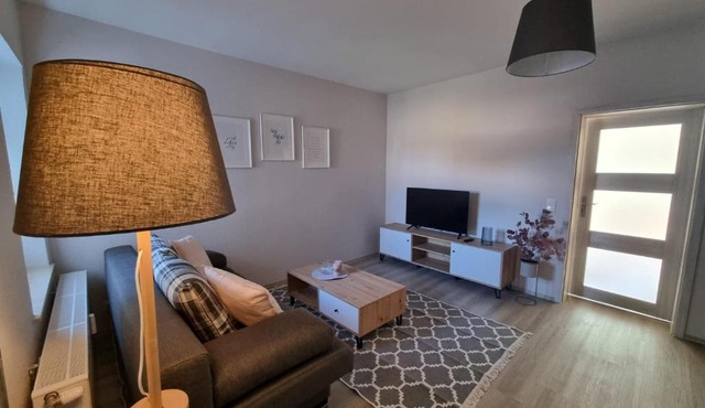 Modern eingerichtet-stadtnah-Ferienwohnung mit Geschirrspüler und Waschmaschine