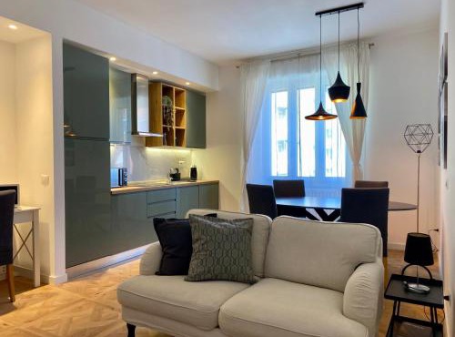 Modern Elegance in Milan's City Core