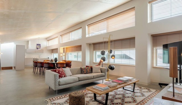 Modern Elegance w/Artistic Soul by HostWise