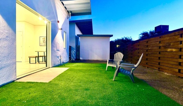 Modern Elegant Desert Living SolMod #4