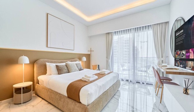 Modern & Elegant Studio Apartment in Azizi Riviera