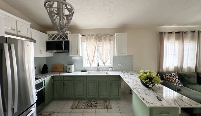Modern & enchanting 2-bedroom house with WiFi in St. Catherine Parish