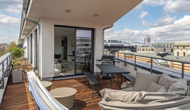 Modern & Exclusive Penthouse in Top Location w/Roof Terrace & Garage