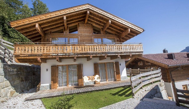 Modern Family Chalet, Pet Friendly, Sauna, Mountain Views